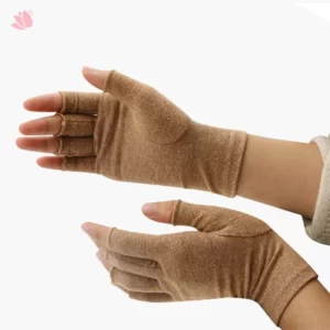 une paire de gants de contention pour l'arthrite
